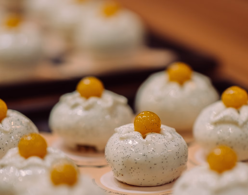 Entremets Mangue vanille Vakana de NOROHY par Florence Lesage Sirha 2025